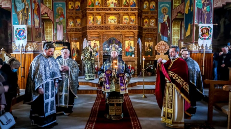 Sfânta Liturghie a Darurilor înainte sfințite la Parohia Baia Borșa (FOTO)
