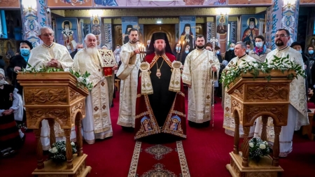 Sfânta Liturghie în Parohia „Sfântul Prooroc Ilie” din Baia Mare (FOTO)