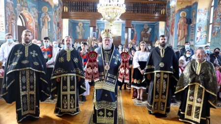 PS Iustin a săvârșit Sfânta Liturghie a Darurilor înainte sfințite în Parohia Copalnic (FOTO)