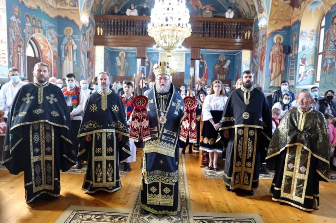 PS Iustin a săvârșit Sfânta Liturghie a Darurilor înainte sfințite în Parohia Copalnic (FOTO)