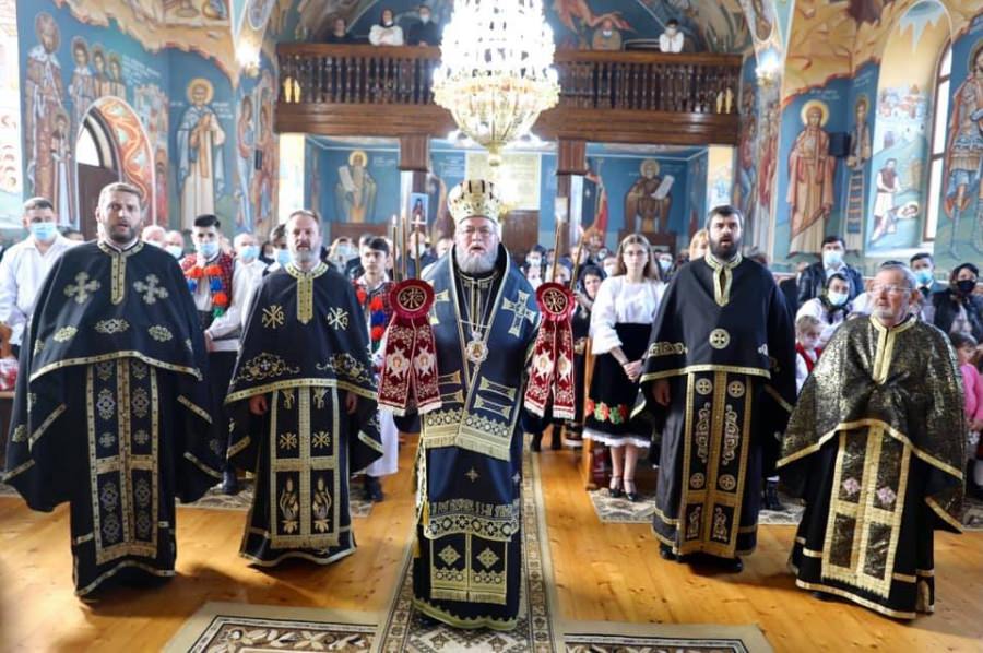 PS Iustin a săvârșit Sfânta Liturghie a Darurilor înainte sfințite în Parohia Copalnic (FOTO)