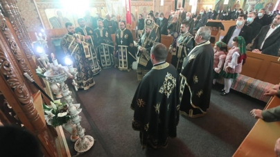 Protopopiatul Oaș: PS Timotei a binecuvântat capela de cimitir și a oficiat Sfânta Liturghie a Darurilor înainte sfințite în Orașu Nou Vii (FOTO)