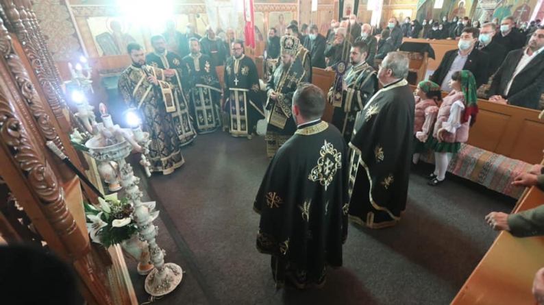 Protopopiatul Oaș: PS Timotei a binecuvântat capela de cimitir și a oficiat Sfânta Liturghie a Darurilor înainte sfințite în Orașu Nou Vii (FOTO)
