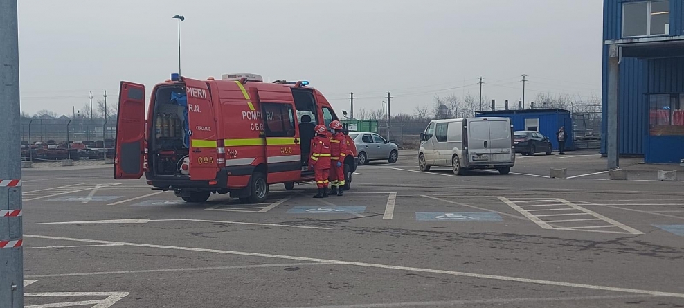Actualizare 2: Alertă la Metro Baia Mare: 90 persoane au fost evacuate de forțele de intervenție. A fost simțit miros de gaz (VIDEO ȘI FOTO)