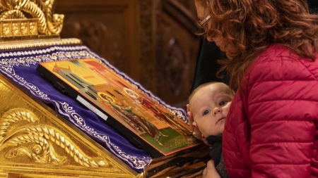 Sondaj: Biserica rămâne pe primul loc în topul încrederii românilor, în ușoară creștere față de luna trecută