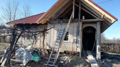 Solidaritate pentru vârstnicul din Berința: Se lucrează la refacerea casei mistuite de flăcări! Va fi consolidată fundația! Apel umanitar pentru donații (FOTO)
