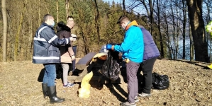 Responsabilitate și implicare pentru un mediu mai curat: Peste o mie de saci cu deșeuri, colectați în numai câteva ore de pe malurile Lacului Firiza (FOTO)