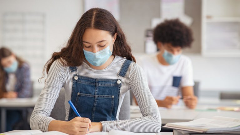 Cîmpeanu: Am mari emoţii referitor la evaluarea naţională şi bacalaureat. Mă agăţ de rezultatele bune de la simulări