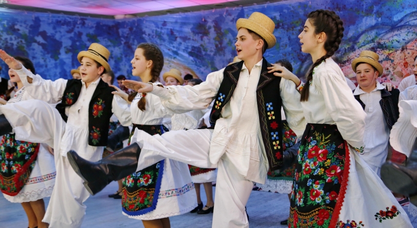 Mărțișor muzical: Spectacol online oferit de copiii și tinerii înscriși la cursurile  Ansamblului Folcloric Național „Transilvania”