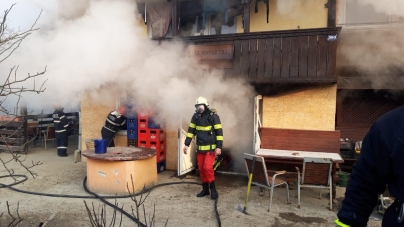 Actualizare: 112: Magazin alimentar cuprins de flăcări în Dumbrăvița (FOTO)