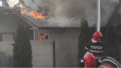 112: Incendiu violent într-o gospodărie din Sighetu Marmației (FOTO)