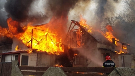 În Maramureș: În primele nouă luni ale anului au avut loc peste 300 de incendii; Care au fost cauzele și ce sfaturi au pompierii