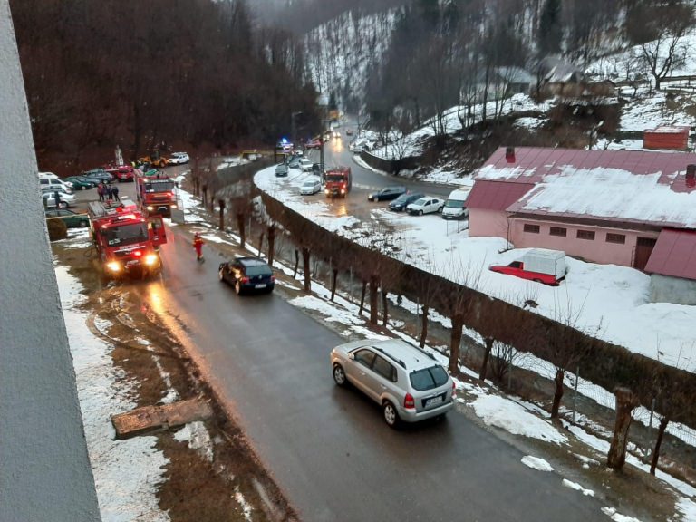 Actualizare: Incendiu la Spitalul Cavnic: 71 persoane au fost evacuate, nicio persoană nu a fost rănită. Cauza, o țigară aruncată de un pacient (VIDEO ȘI FOTO)