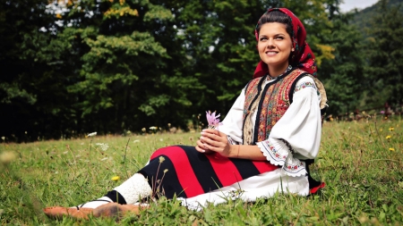 Maramureșeanca Maria Mihali, artista născută în ziua de Paști: „Am purtat acest lucru toată viața ca fiind cea mai frumoasă binecuvântare” (FOTO)
