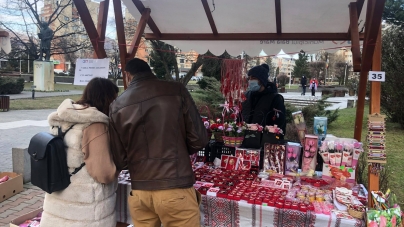 Toate-s vechi și nouă toate?!: 1 Martie de pandemie în Baia Mare. “Aleea Mărțișoarelor”, plină cu comercianți. Care a fost oferta expusă clienților (FOTO)