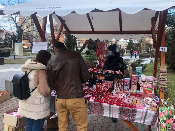 Toate-s vechi și nouă toate?!: 1 Martie de pandemie în Baia Mare. “Aleea Mărțișoarelor”, plină cu comercianți. Care a fost oferta expusă clienților (FOTO)