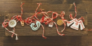 Tradiție promovată: Mărțișoare realizate de designerul maramureșean Ileana Horoba-Danci, prezentate de Institutul Cultural Român Varșovia (VIDEO ȘI FOTO)