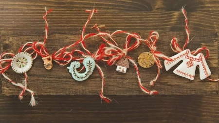 Tradiție promovată: Mărțișoare realizate de designerul maramureșean Ileana Horoba-Danci, prezentate de Institutul Cultural Român Varșovia (VIDEO ȘI FOTO)