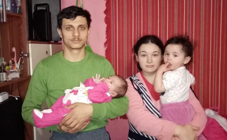 Solidaritate pentru Samuel: A fost donată o parte din materialele de construcții necesare! Să îl ajutăm pe tânărul căvnicar să își refacă locuința degradată! (FOTO)