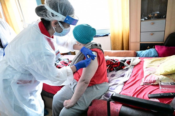 Vaccinarea în Maramureș: 23 persoane nedeplasabile, imunizate de o echipă mobilă