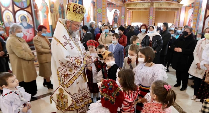 PS Iustin: „Dacă Mântuitorul a purtat Crucea, astăzi ne îndeamnă să purtăm Cucea noastră, să ne-o asumăm în mod liber” (FOTO)