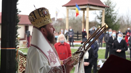 PS Timotei Sătmăreanul a săvârșit Sfânta Liturghie în Parohia Viile Satu Mare (GALERIE FOTO)