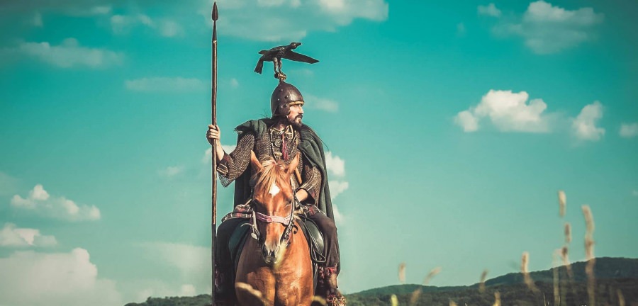 Exponatele săptămânii la Muzeul de Istorie: Armura din zale din mormântul căpeteniei celtice de la Ciumești și cuirasa medievală (FOTO)