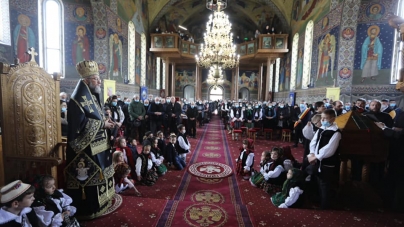 PS Iustin: „În post trebuie să sporim rugăciunea: părinții împreună cu copiii, stând în genunchi în fața icoanei”