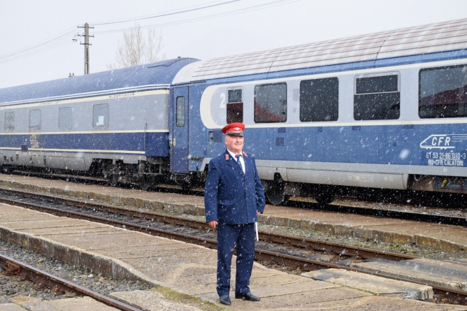 Moment emoționant: Prima pensionare a unui impiegat de mișcare din gara Vișeu de Jos după aproape jumătate de secol