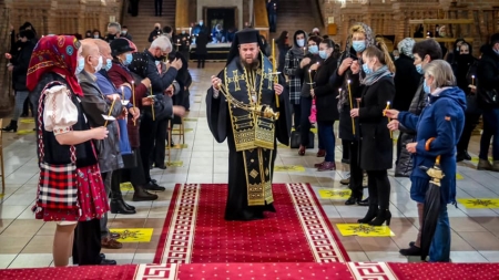 PS Timotei: „Atunci când ieșim din Sfânta Biserică simțim o dublă bucurie: sufletească și trupească” (FOTO)