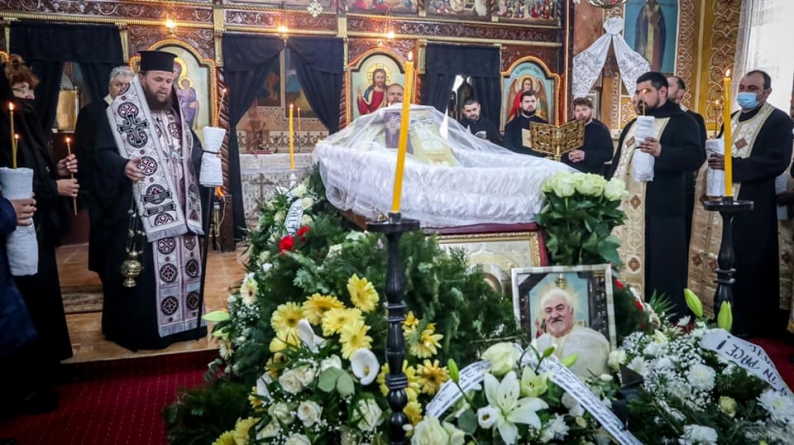 Părintele Ciprian Manea din Mogoșești a fost condus pe ultimul drum (FOTO)