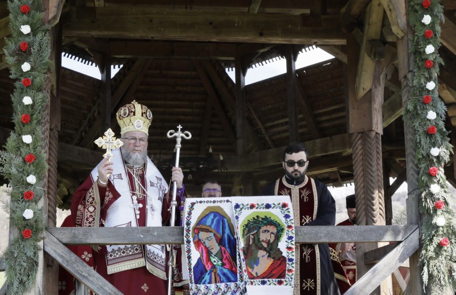 PS Iustin: „Să luăm de la Sfântul Gheorghe model de fermitate şi demnitate, de fildelitate faţă de Hristos şi faţă de credinţa noastră ortodoxă strămoşească” (FOTO)