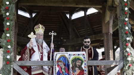 PS Iustin: „Să luăm de la Sfântul Gheorghe model de fermitate şi demnitate, de fildelitate faţă de Hristos şi faţă de credinţa noastră ortodoxă strămoşească” (FOTO)