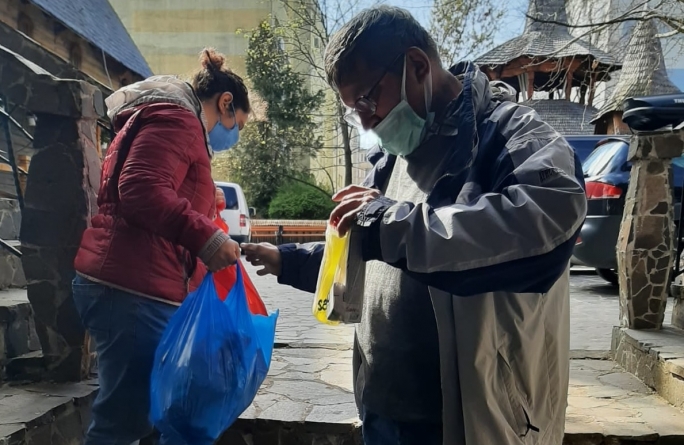 Asociația Filantropică ”Sfântul Iosif Mărturisitorul” Baia Mare: Pachete alimentare și de igienă dăruite beneficiarilor serviciilor de asistență socială (FOTO)