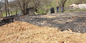 Apel la solidaritate creștină: Protopopiatul Vișeu se va implica în refacerea casei mistuite de flăcări în care și-au pierdut viața trei persoane (FOTO)