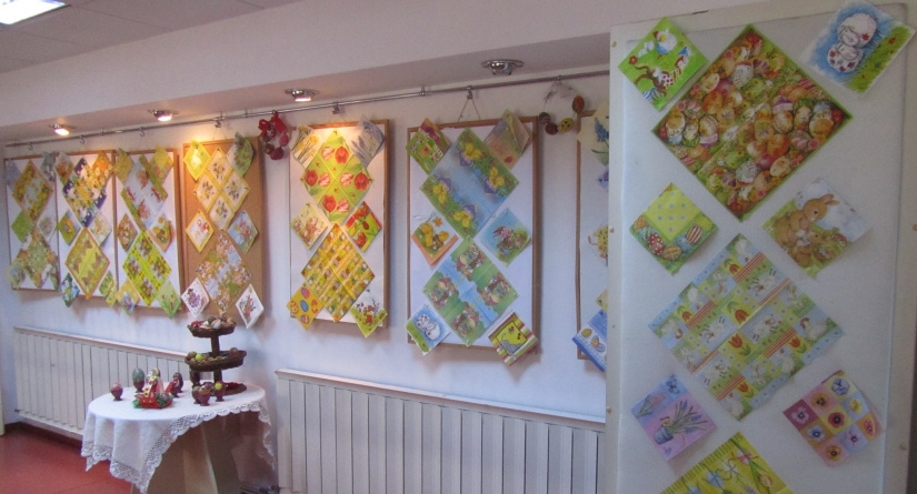 La Secția pentru copii a Bibliotecii Județene: Expoziţie de şerveţele, ouă încondeiate, icoane pe lemn şi sticlă (FOTO)