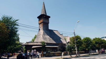 Bisericuța de lemn din Baia Mare își prăznuiește hramul