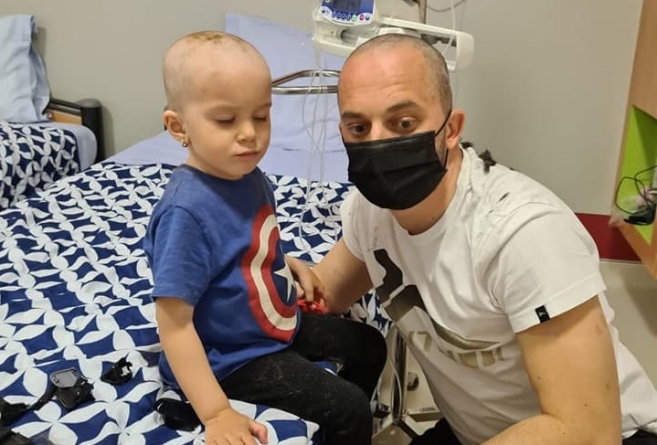 Apel umanitar: Mesajul emoționant al unui tată a cărui fiică a fost diagnosticată cu cancer: „Eu îți scriu ca să îți aduc aminte cât de puternică ești” (FOTO)