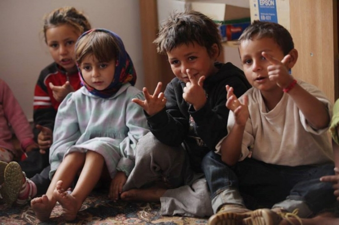 Cursuri de alfabetizare: Copiii din Ponorâta au venit la școală în Săptămâna Mare. Totul despre proiectul implementat în comunitatea de romi (FOTO)