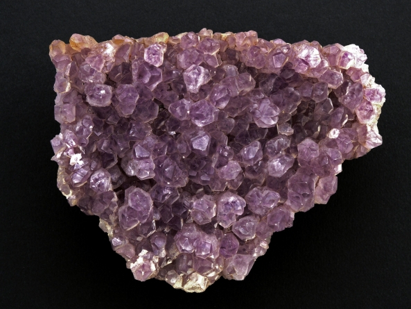 Frumusețile Maramureșului: Un eșantion mineral din piatră semiprețioasă, exponatul săptămânii la Muzeul de Mineralogie din Baia Mare (FOTO)