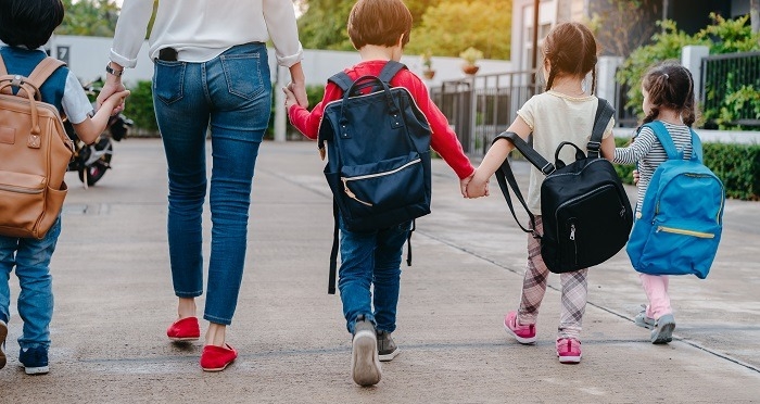 Cîmpeanu: Greutatea ghiozdanului va scădea treptat începând din toamna anului viitor