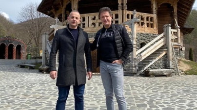 Un mare campion a venit în Maramureș: Gică Popescu a fost în vizită în Bârsana! Discuții purtate despre două mari proiecte de infrastructură sportivă (FOTO)