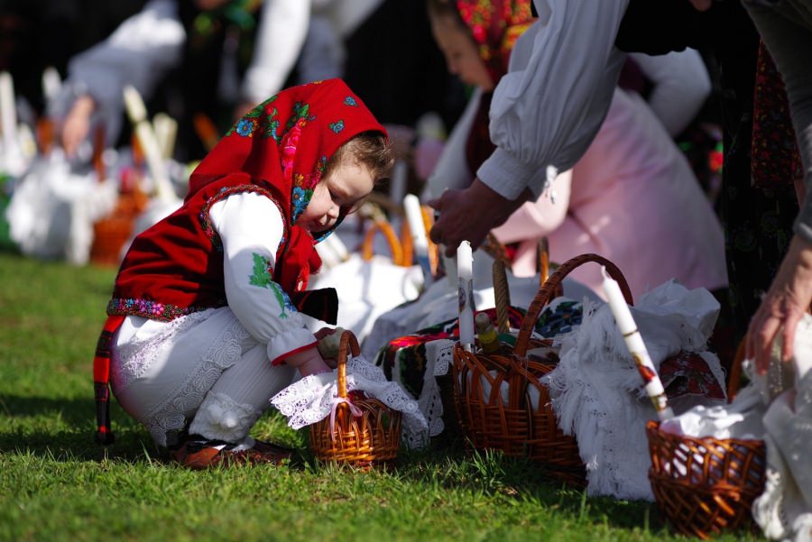 Arta populară și obiceiurile pascale: „În tot anul trebuia să ai ștergură pentru coșarcă nouă” (FOTO)