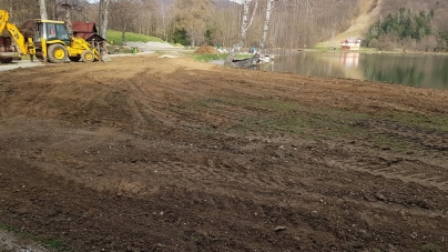 Lucrările din zona turistică Mogoșa: Vremea capricioasă a dat peste cap planurile administratorilor! Totuși, se anunță mari surprize pentru această vară (FOTO)