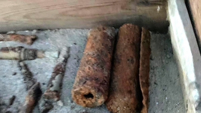 Peste 200 de cartușe și alte elemente de muniție din cel de-al Doilea Război Mondial au fost găsite într-o grădină din Tăuții Măgherăuș (FOTO)