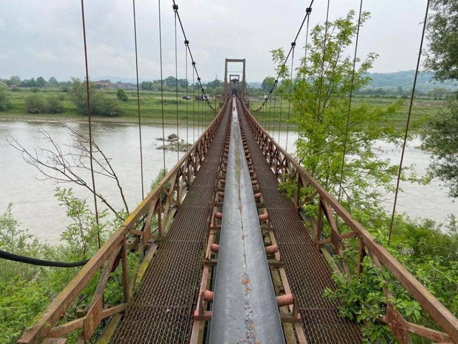 Ținta hoților de fier vechi: Banda de la Tămaia a fost vandalizată! Trecătorii, în pericol, după ce au fost furate componente din aleea pietonală (FOTO)