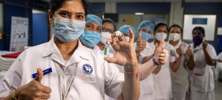 OMS, despre situația „sfâşietoare” din India: „Niciodată până acum importanţa vaccinării nu a fost atât de evidentă”