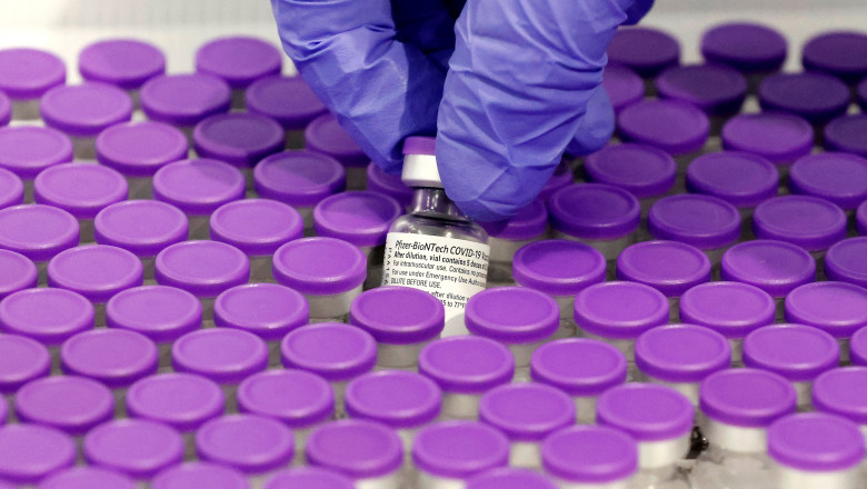 RoVaccinarea: Cea mai mare tranșă de vaccin produs de Pfizer BioNTech sosește astăzi în țară