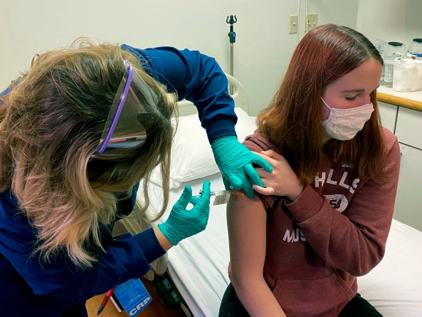 Studiu: Vaccinul Pfizer este 100% sigur și eficient la copiii cu vârsta cuprinsă între 12 și 15 ani