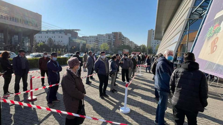 Cozi la maratonul de vaccinare din Timișoara. Peste 300 de persoane s-au imunizat în cursul nopții